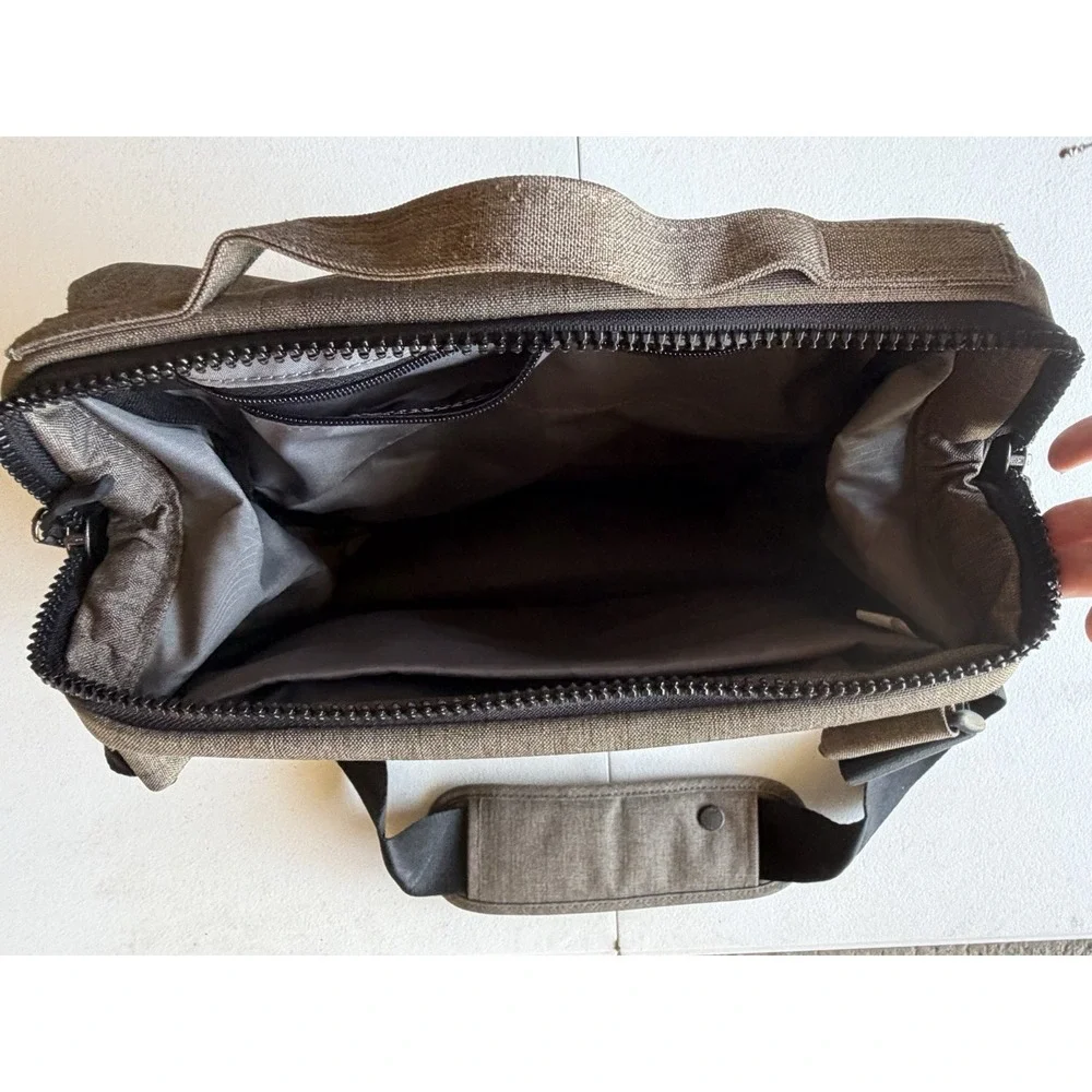 New Case Logic Reflexion Cross-Body Messenger Bag for DSLR Camera + iPad